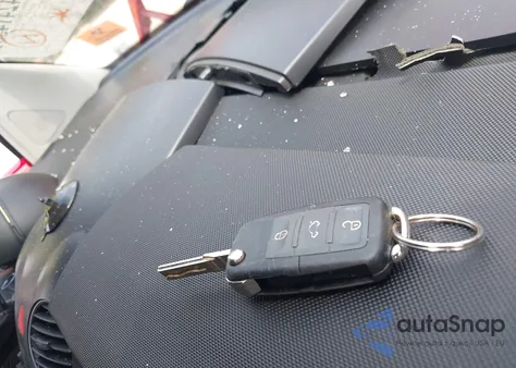 2010 Volkswagen New Beetle 2.5L z USA, uszkodzony, nr VIN 3VWRG3AG1AM034959